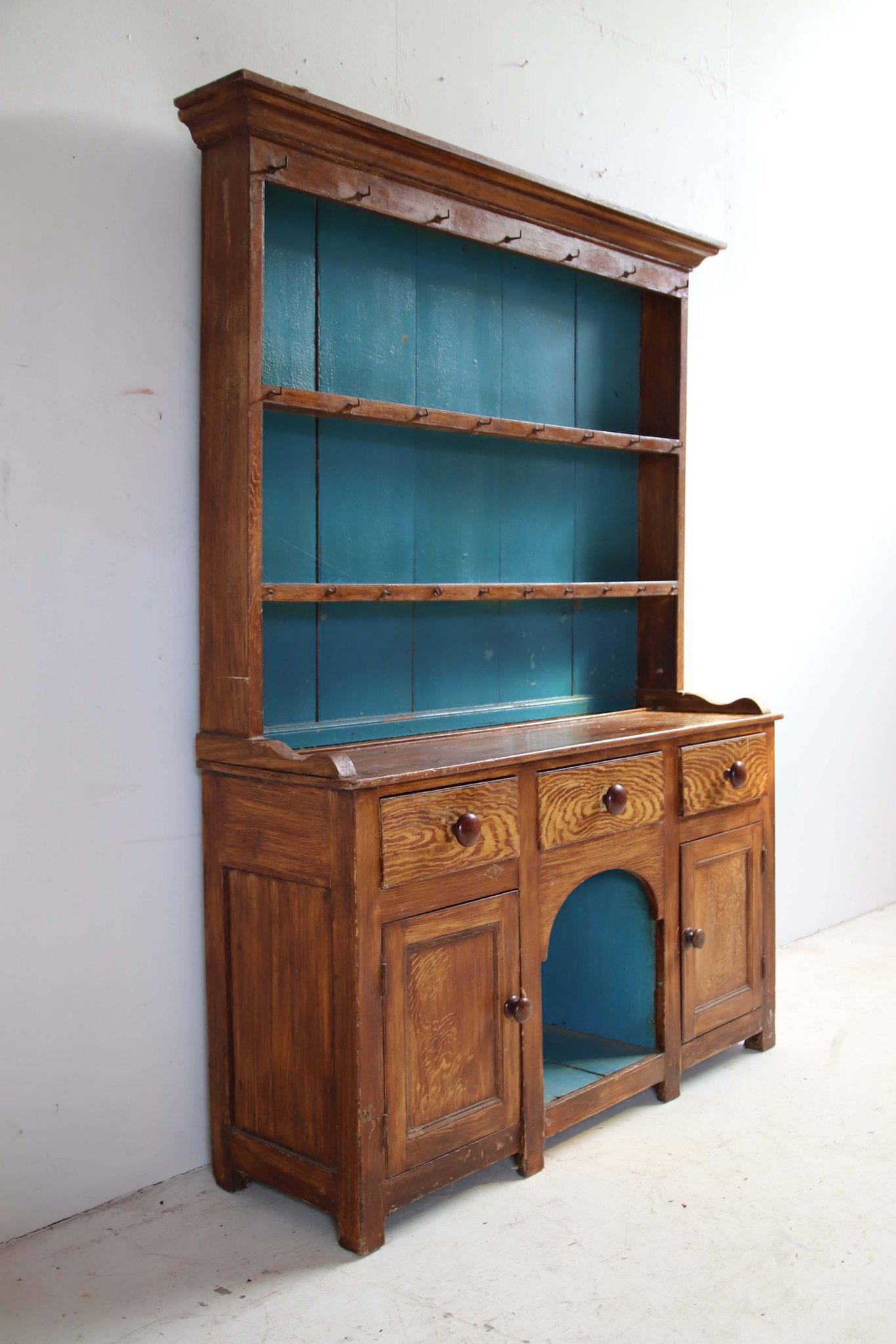 19Th Century Painted Welsh dresser. - Image 16
