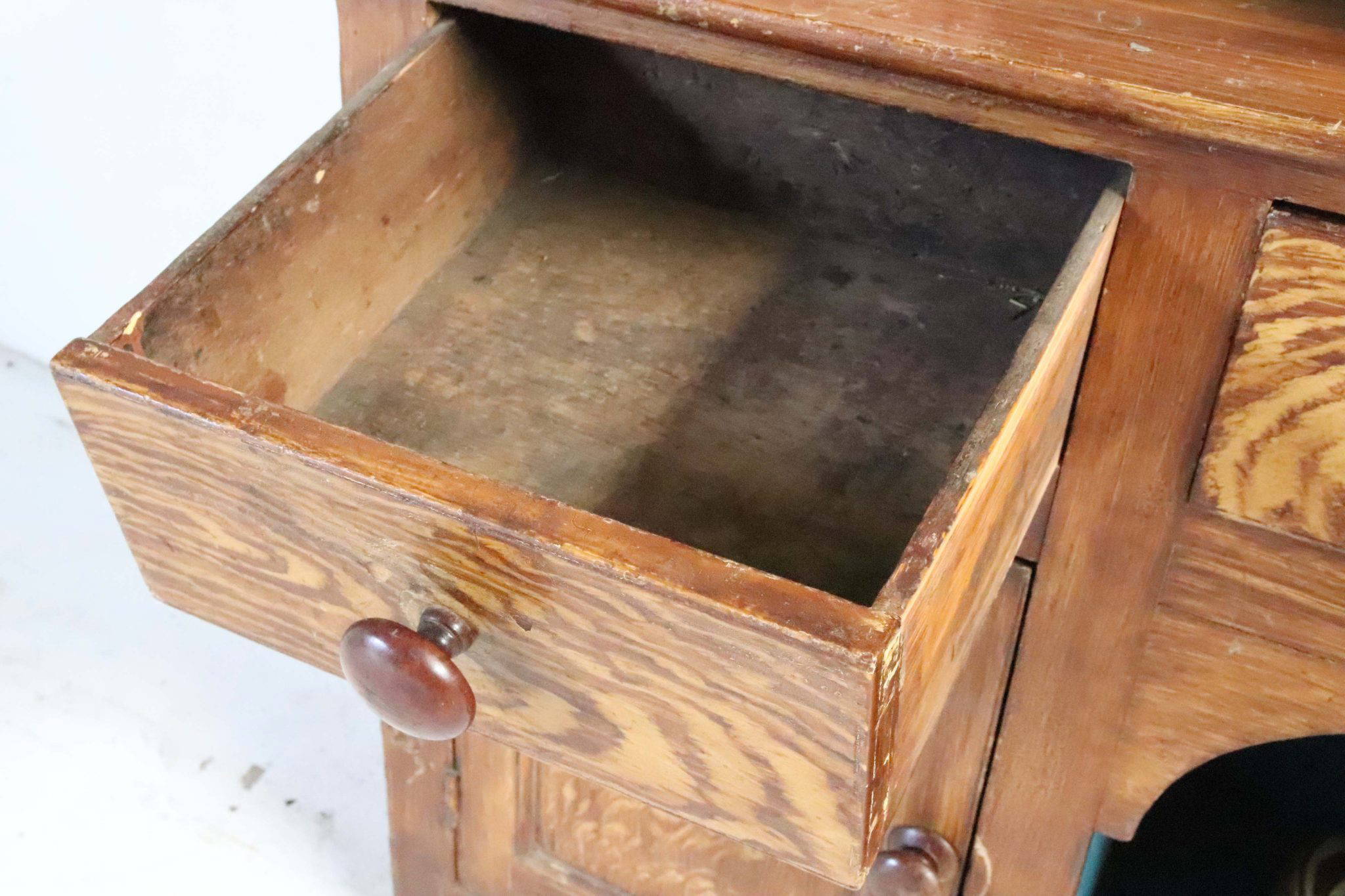 19Th Century Painted Welsh dresser. - Image 11