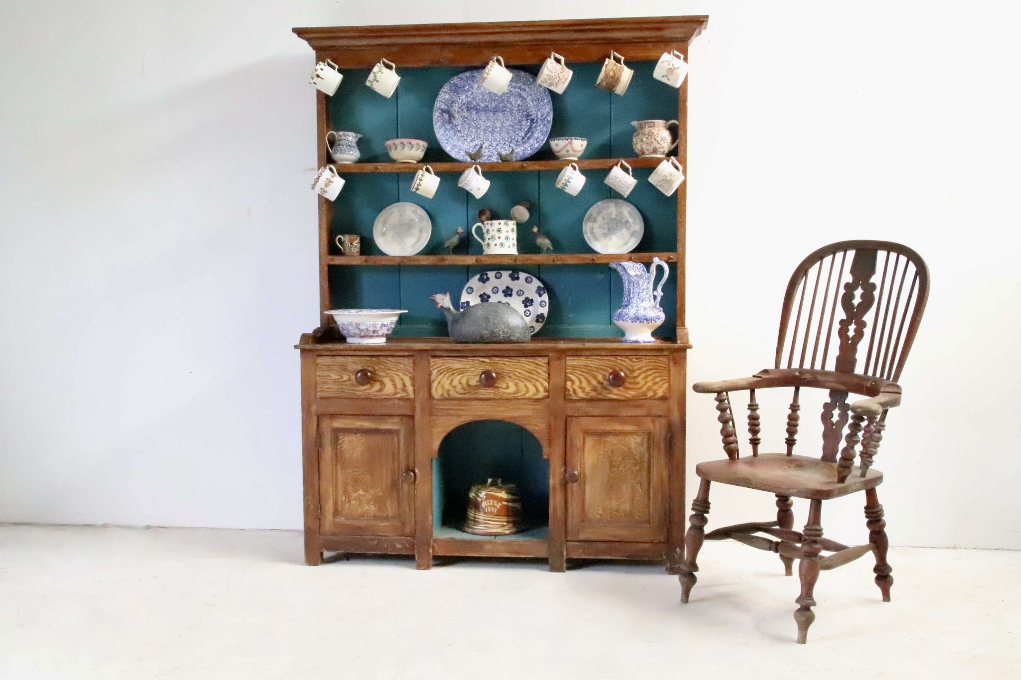 19Th Century Painted Welsh dresser. - Image 2