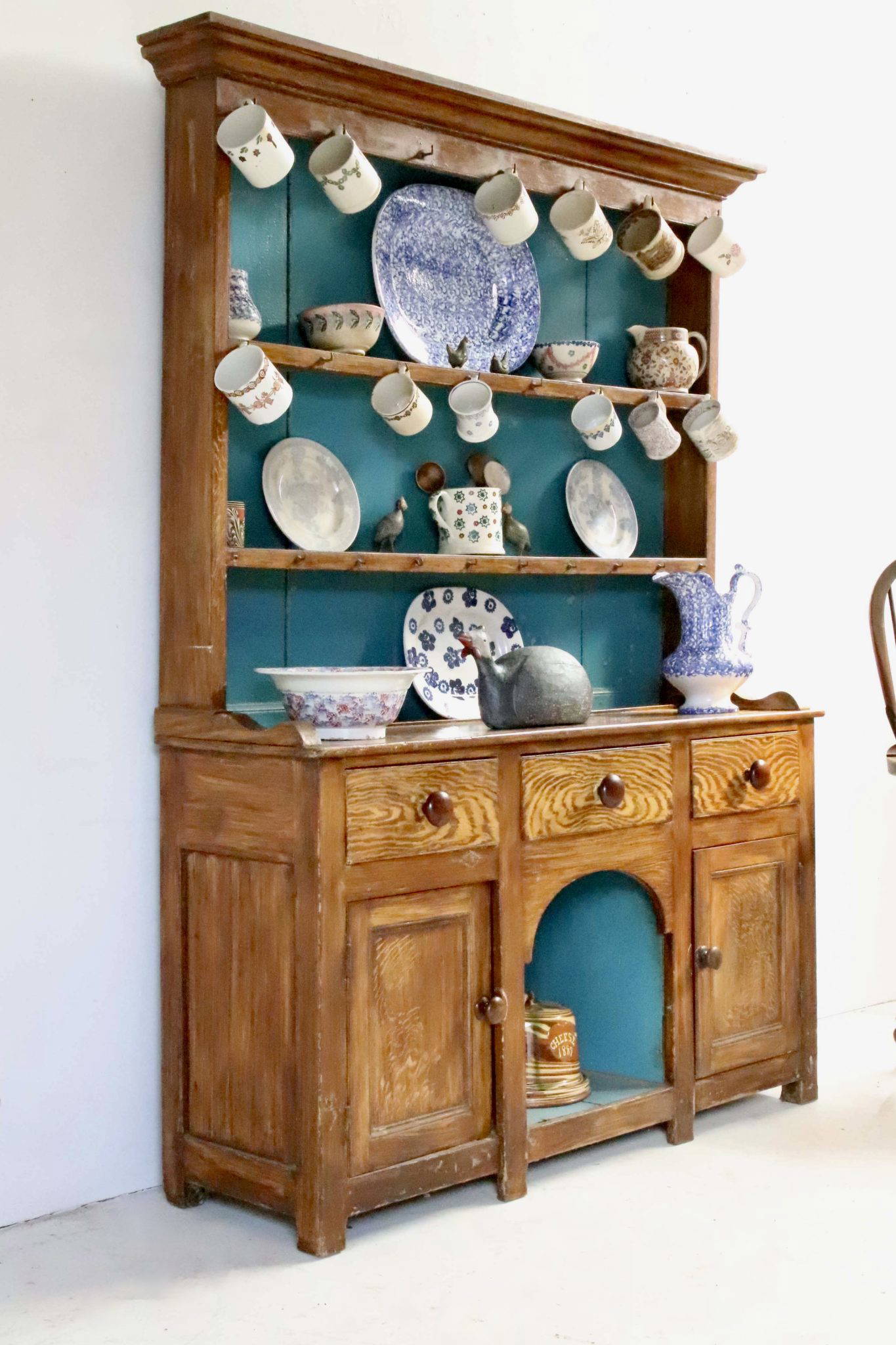 19Th Century Painted Welsh dresser. - Image 3