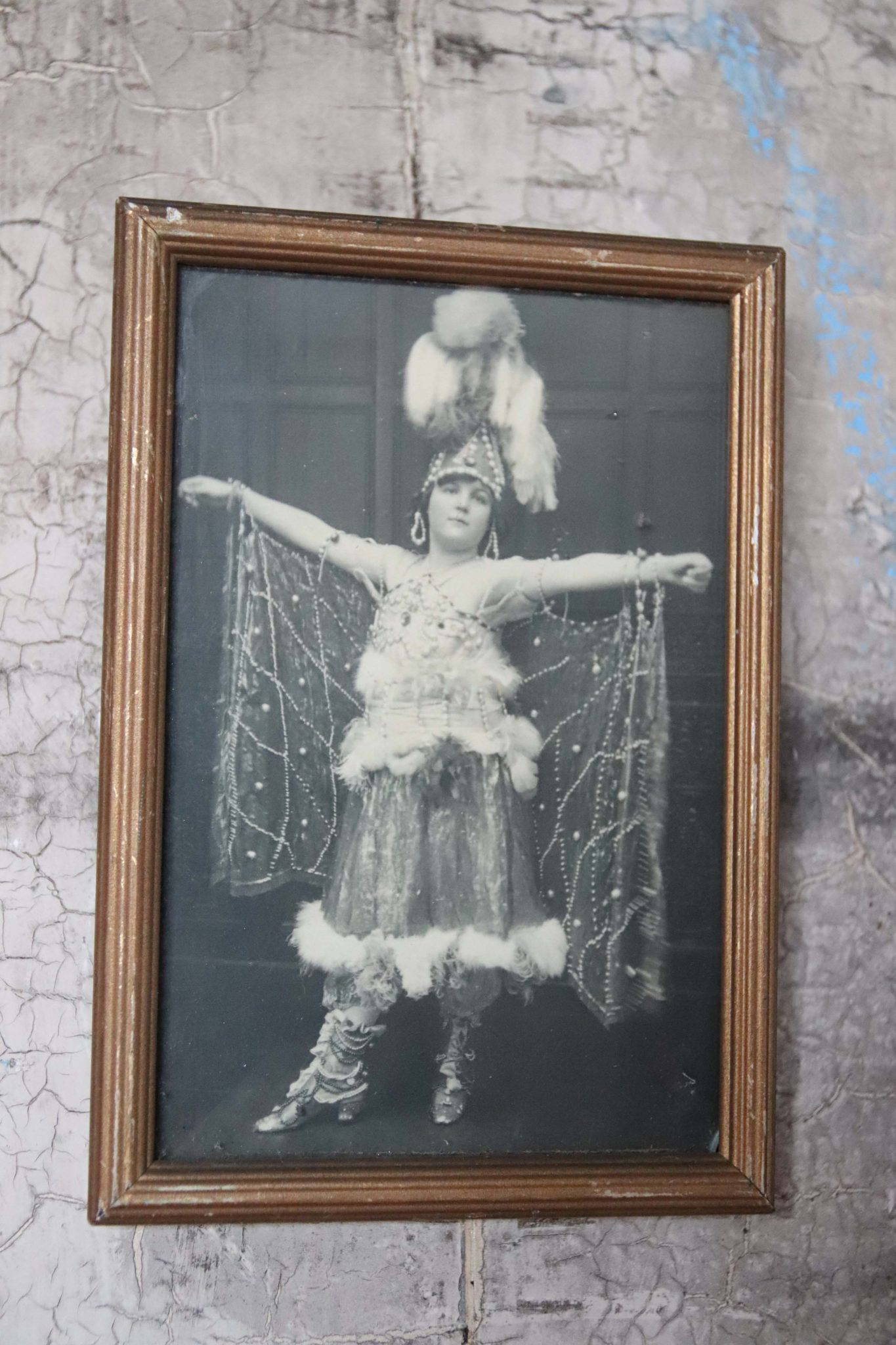 A Collection of Edwardian Theatrical Portrait Photographs - Image 13