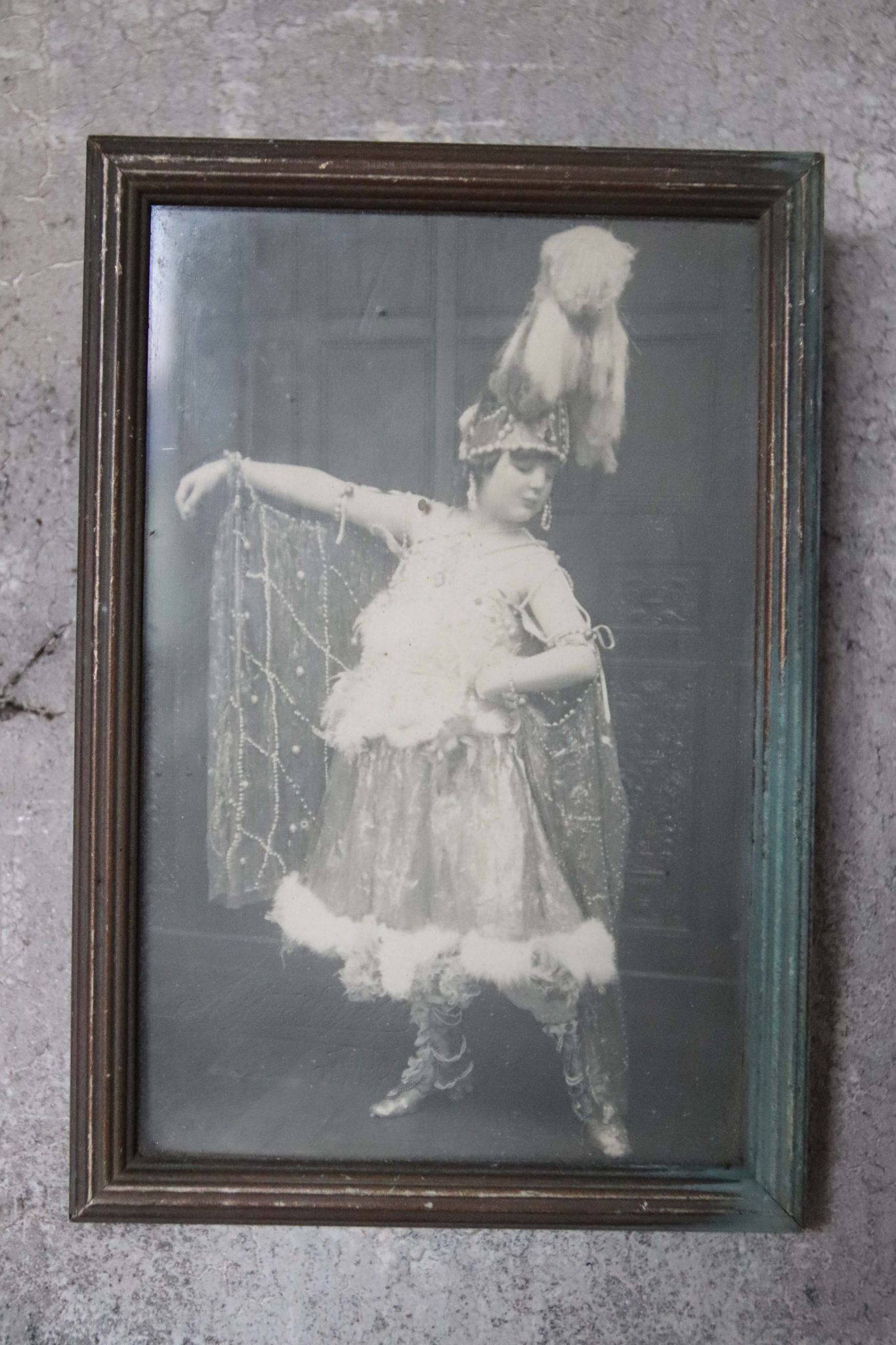 A Collection of Edwardian Theatrical Portrait Photographs - Image 14