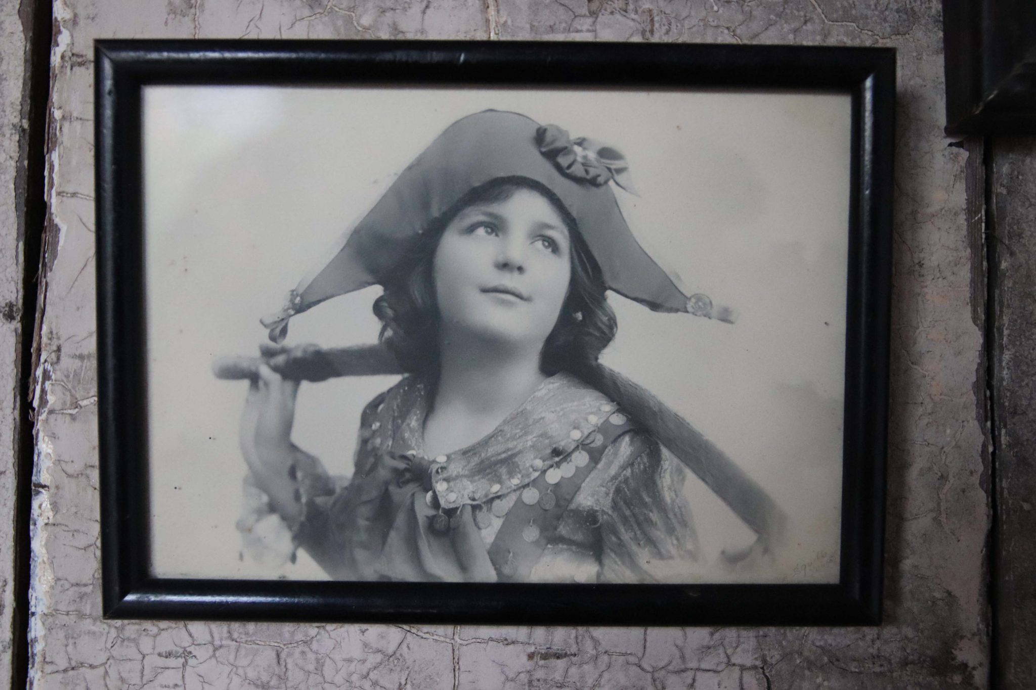 A Collection of Edwardian Theatrical Portrait Photographs - Image 16